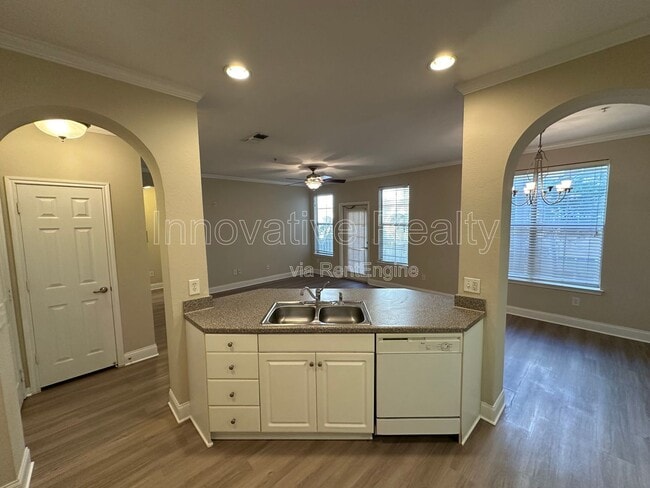 Photo - 860 N Orange Ave Apartment