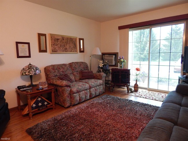 Building Photo - 200 E 1st St