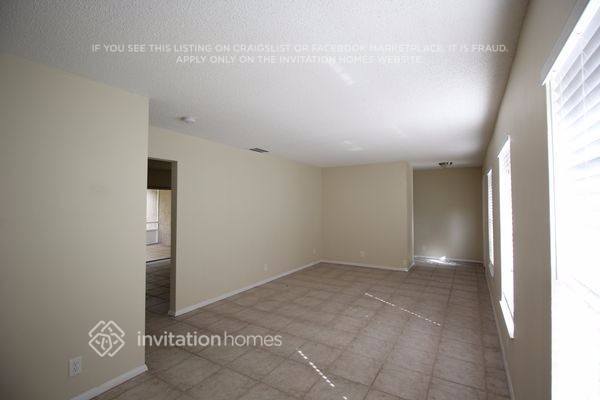 Foto del edificio - 8121 NW 44th Ct
