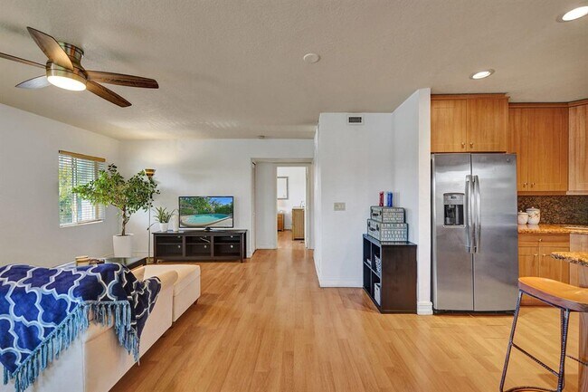 Foto del edificio - 1423 Holly Heights Dr