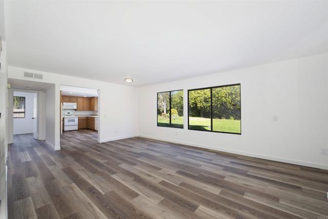 Building Photo - 2122 Crown View Way