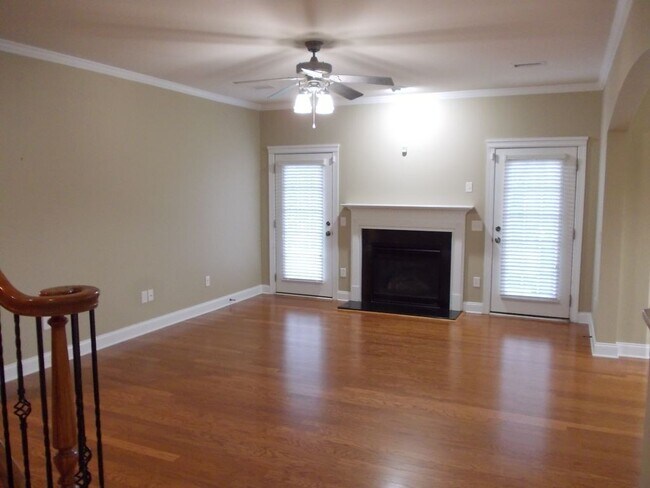 Building Photo - Large 5 Bedroom home in desirable Christen...