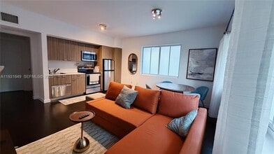 Building Photo - 551 Michigan Ave