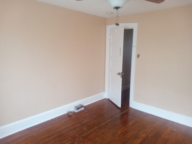 Building Photo - 30 Bellevue Ter