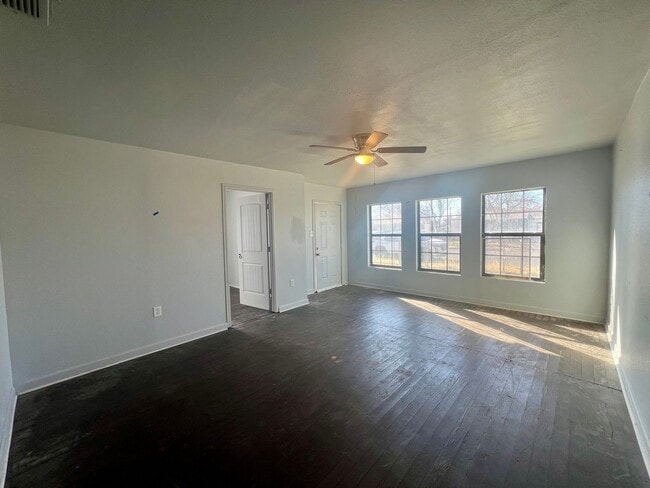 Building Photo - 2512 1st St