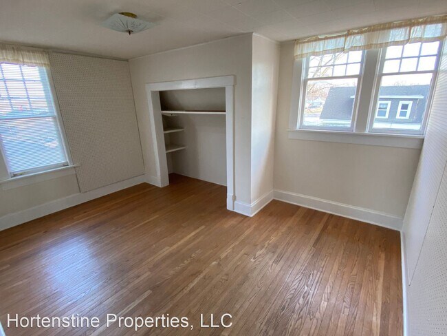 Building Photo - 4 br, 1 bath House - 901 Broadway Ave
