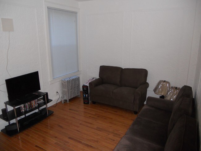Foto del edificio - 31-42 103rd St