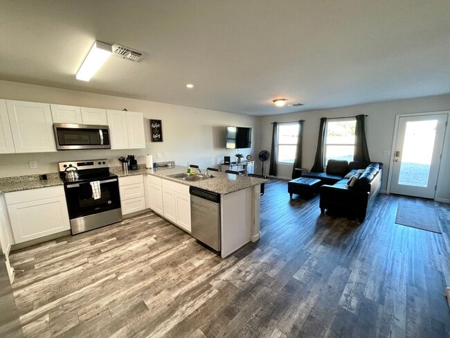 Building Photo - New 4 Bedroom Home in Bullhead City! AVAIL...