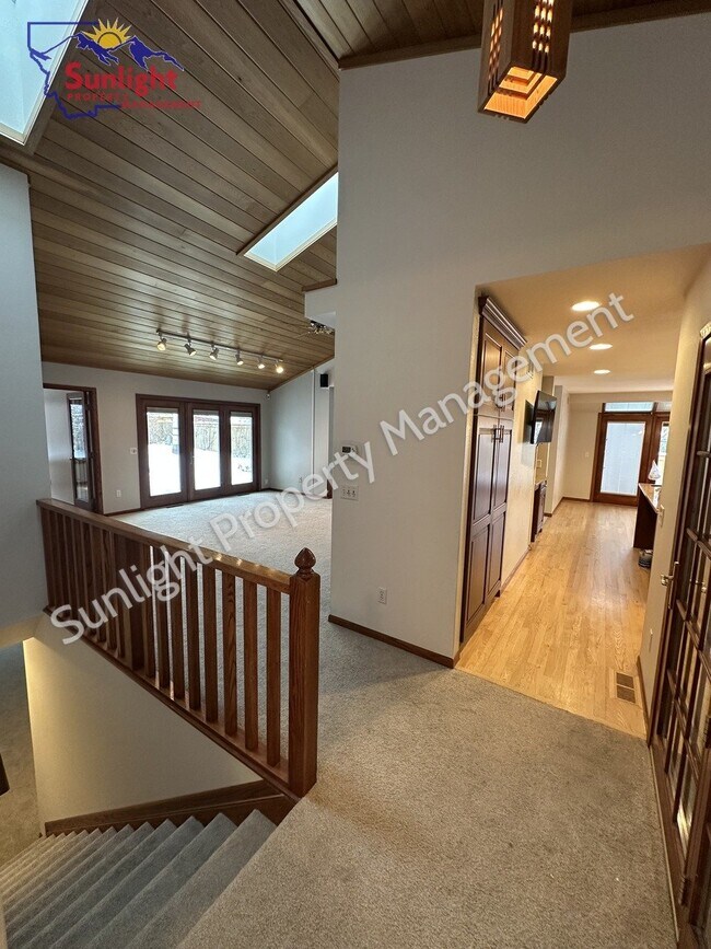 Foto del edificio - 4-Bedroom Retreat with 3.5 Baths in Billings – 4,378 Sq. Ft. of Comfort on Rimrock Road!