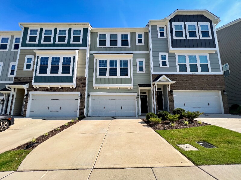 Primary Photo - 1049 Manorhaven Dr