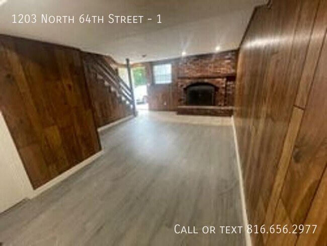 Foto del edificio - 1203 N 64 St