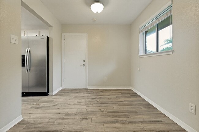 Building Photo - 2623 Foliage Green Dr