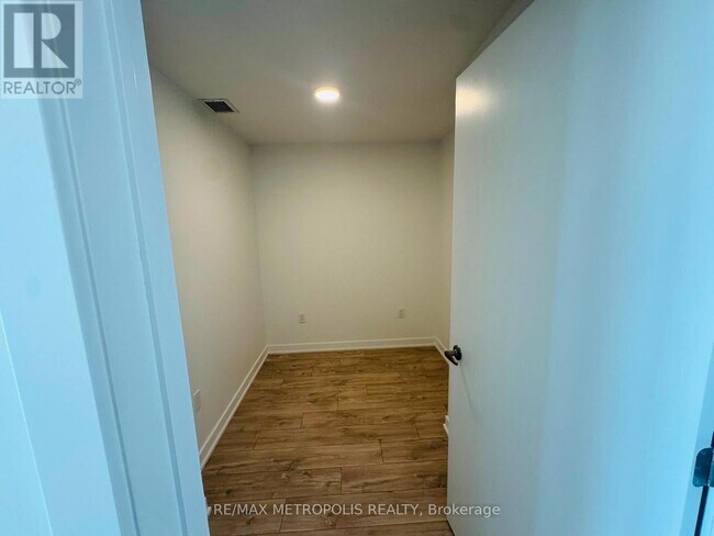 Photo du bâtiment - 740 Whitlock Ave