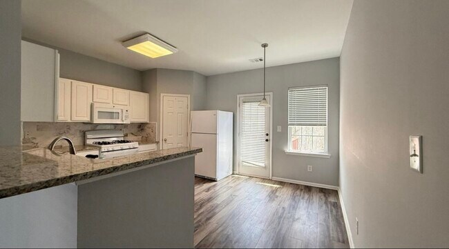 Foto del edificio - 3296 Mill Springs Cir