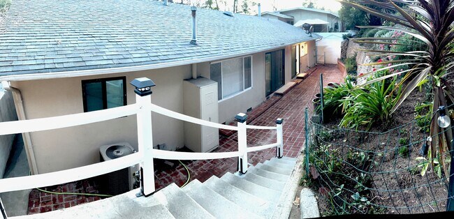 Foto del edificio - 3155 Linda Vista Rd