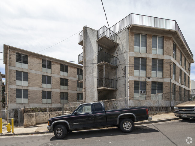 Building Photo - 94-102 Pupuole St