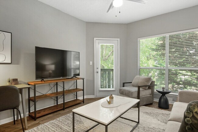 Foto del edificio - 740 Sidney Marcus Blvd NE