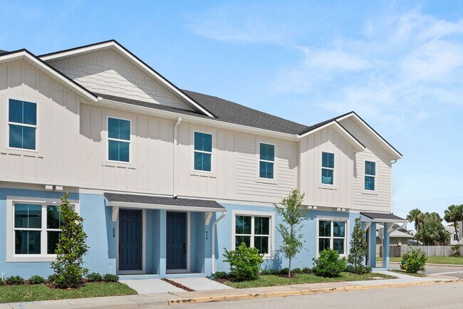 Building Photo - Stunning Beachside Townhouse