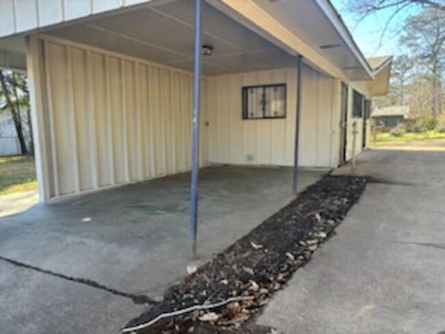 Building Photo - 349 Queen Julianna Ln