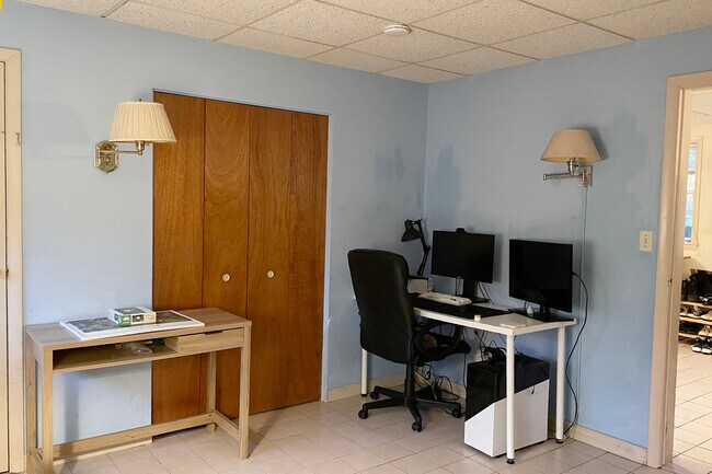 room1 - 31 Triangle Dr