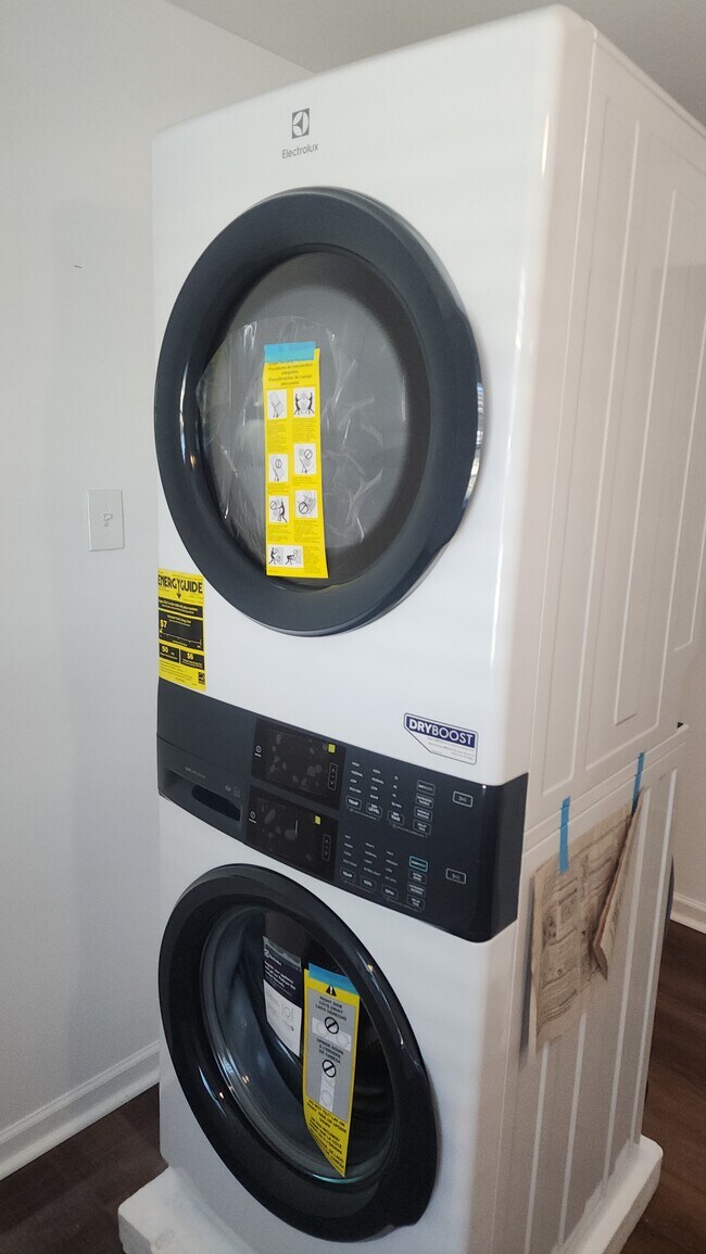 Lavadora y secadora nuevas - 735 Lees Ln