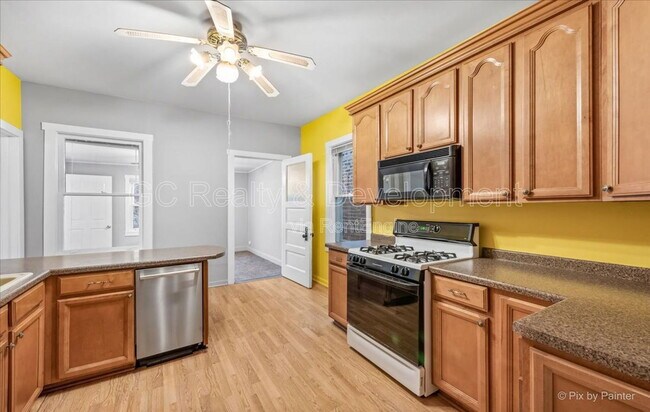 Building Photo - 1932 N Karlov Ave