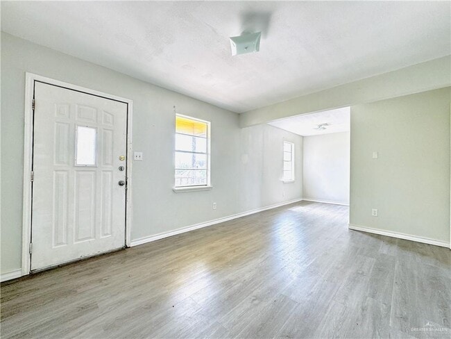 Building Photo - 2110 De Leon St