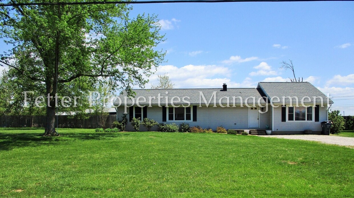 Primary Photo - 4 Bedroom Home!