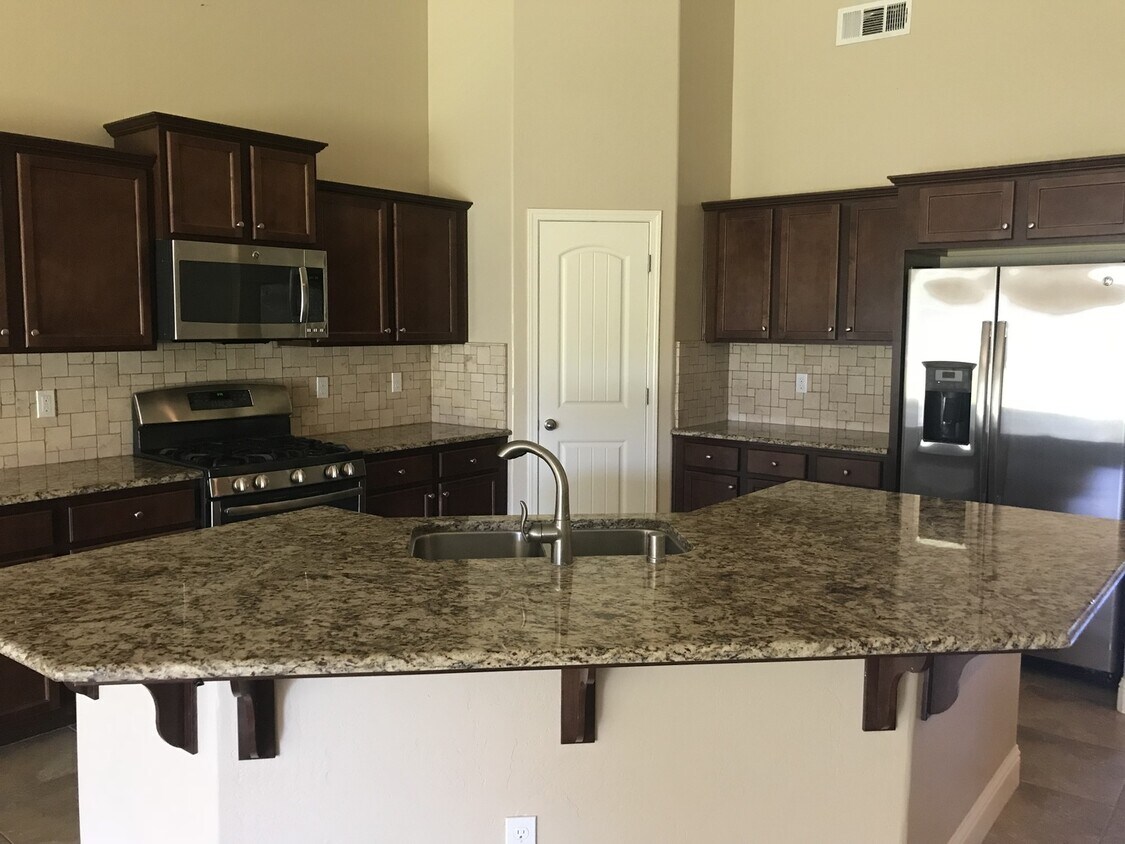 2209 N Crowe St, Visalia, CA 93291 House Rental in Visalia, CA