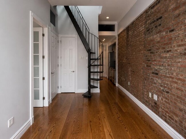 Building Photo - 202 E 13th St