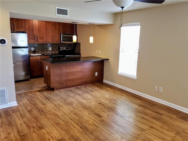 Building Photo - 7685 Northcross Dr