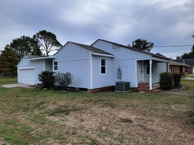 Building Photo - 6698 Verde St