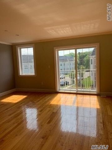 Building Photo - 355-55 Soundview Ln