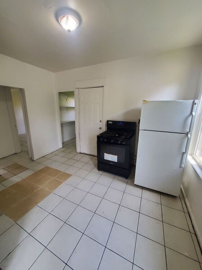 Foto del edificio - 608-610 W Burleigh St. (Duplex)