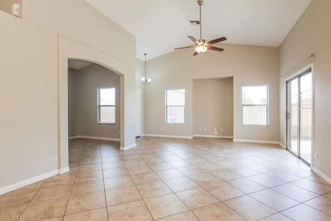 Building Photo - 3910 N 125th Dr