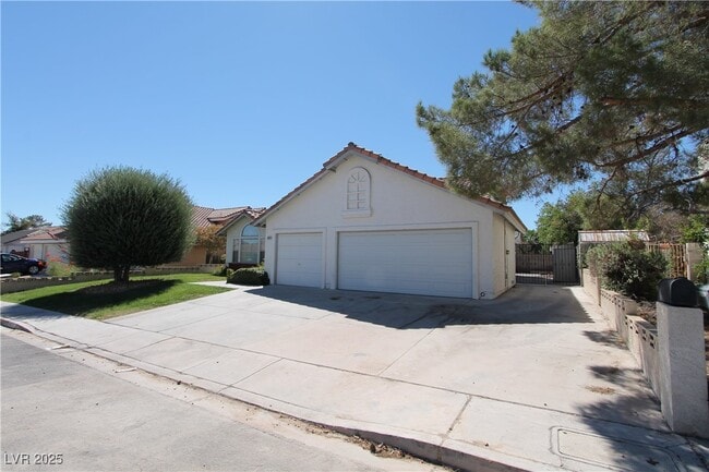 Building Photo - 6605 Vicuna Dr