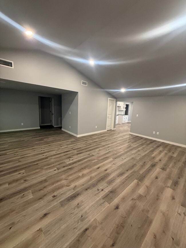 Building Photo - 5090 E Huntsville Rd