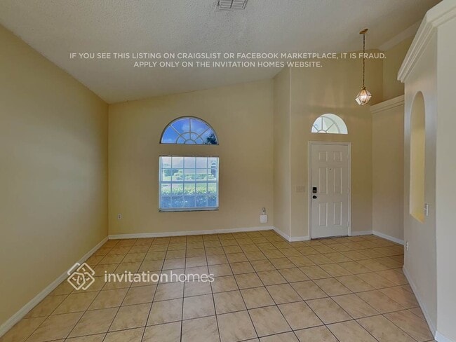 Building Photo - 16725 Rolling Green Dr