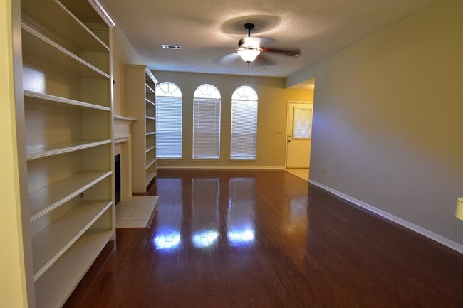 Building Photo - 5510 Ginger Bell Dr