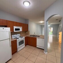 Building Photo - 8811 S Isles Cir