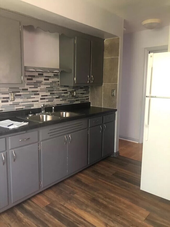Foto del edificio - 2553 S 44th St