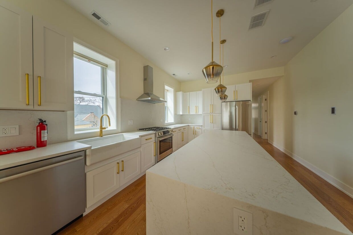 Luxurious 3b/2b + Den Living in Lincoln Park - Luxurious 3b/2b + Den Living in Lincoln Park