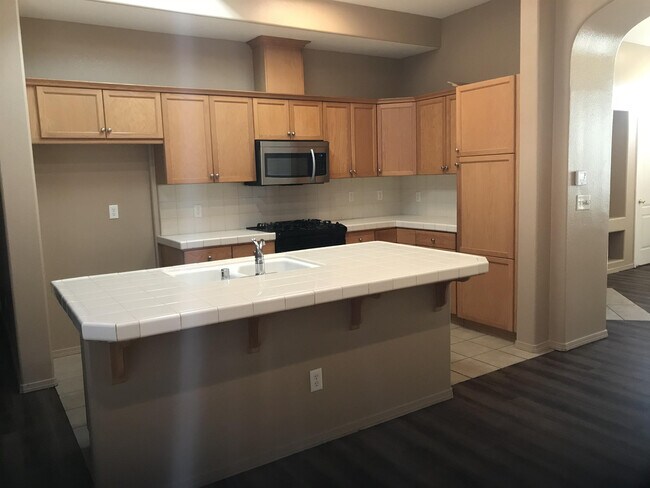 Building Photo - 5713 N Nectarine Way