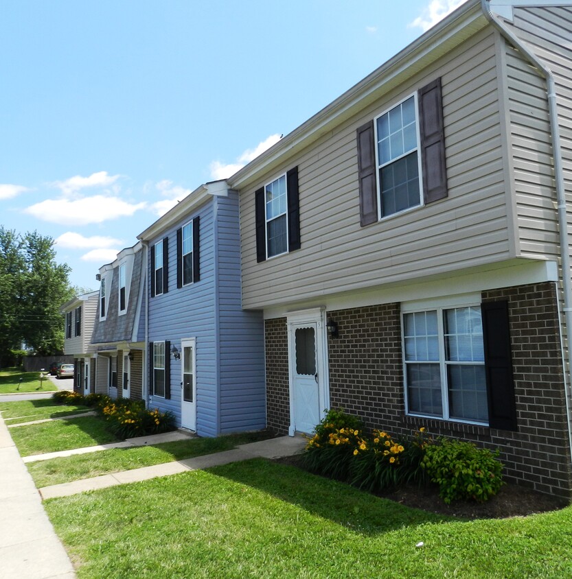 Foto del edificio - 22805 Goddard Ct