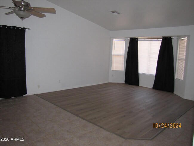Building Photo - 8541 W Palm Ln
