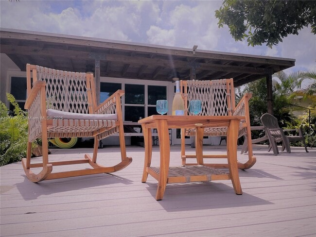 Building Photo - 1428 Nautilus Is