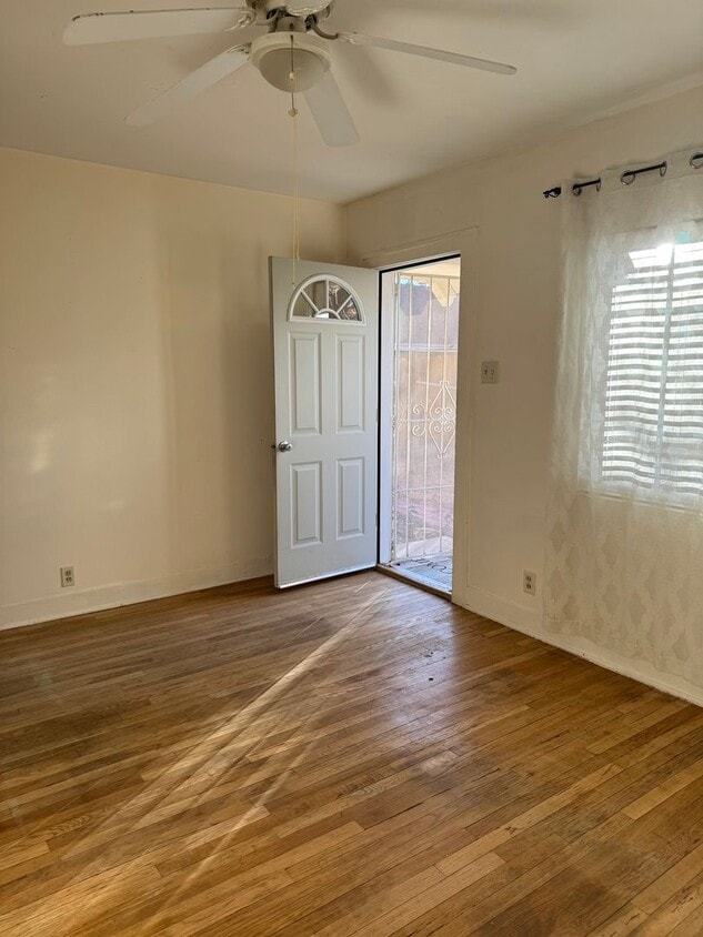 Foto principal - 422 Vassar Dr SE
