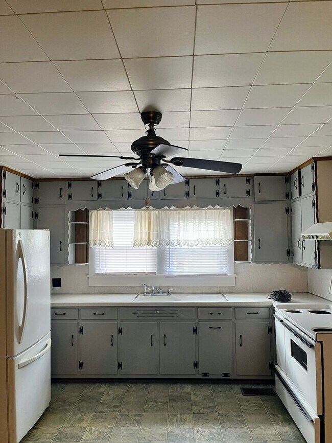 Building Photo - NICE CLEAN COUNTRY HOME, 3 BDRM 1.5 BA