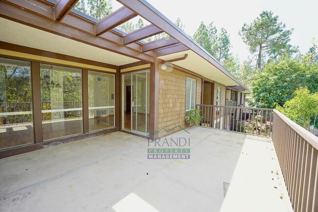 Foto del edificio - 39 Forest Ln