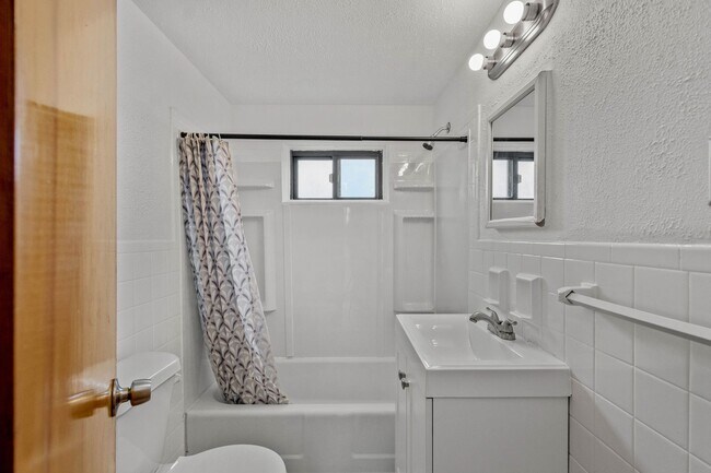 Foto del edificio - Beautiful 2 bedroom home in Pitcairn available August 15!